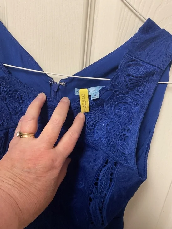 EUC. Stunning royal blue Antonio Melani dress. Size 0. Lined - Picture 4 of 6